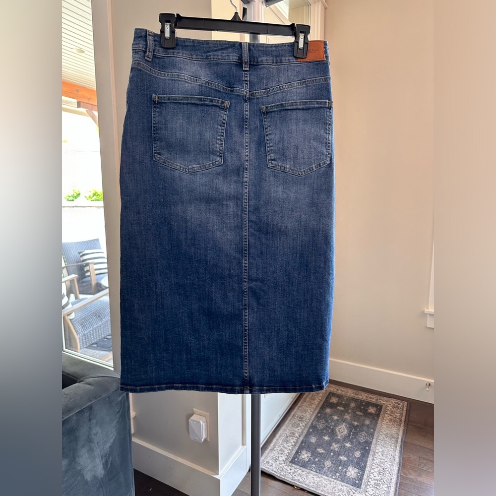 Blue Pencil Midi Skirt for Casual Work